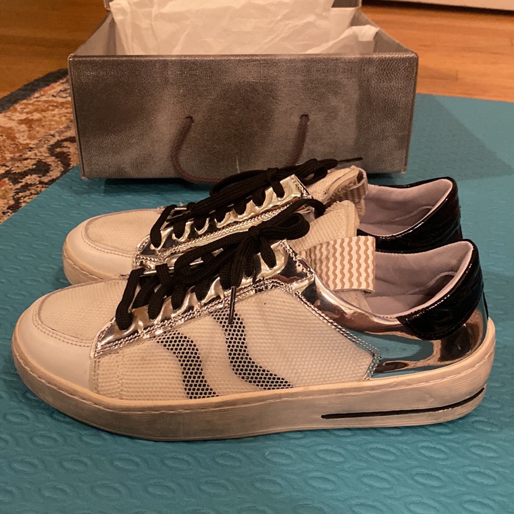 Piranha sport sneakers size 40